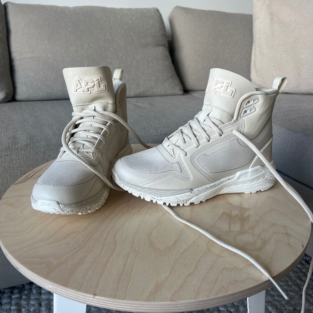 NWT APL Tech Loom Defender boots, Size 8